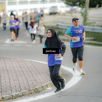Runner Photo 8329499