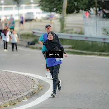 Runner Photo 8329500