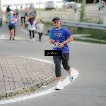 Runner Photo 8329512