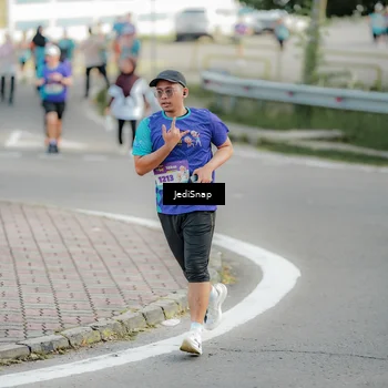 Runner Photo 8329514