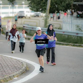 Runner Photo 8329533