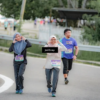 Runner Photo 8329654