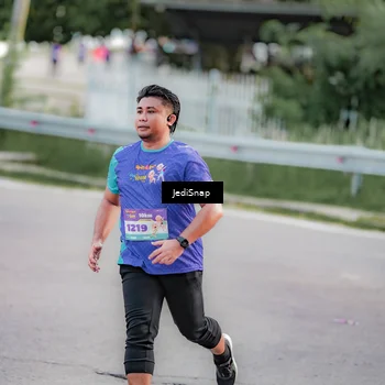 Runner Photo 8329691