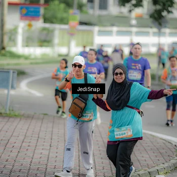 Runner Photo 8329702