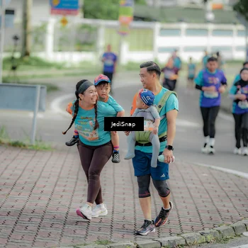 Runner Photo 8329800