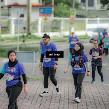 Runner Photo 8330332