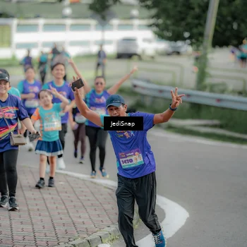Runner Photo 8331249