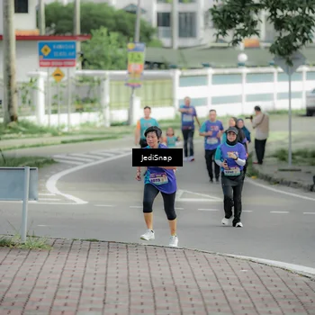 Runner Photo 8332000