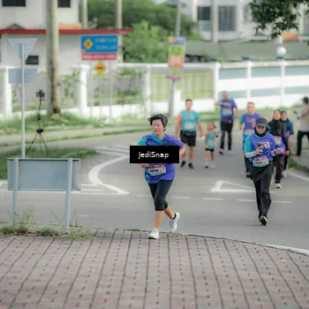 Runner Photo 8332003