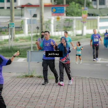 Runner Photo 8332089