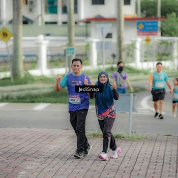 Runner Photo 8332112