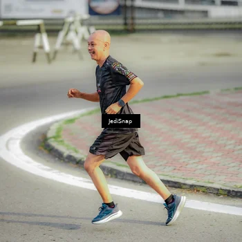Runner Photo 8332274
