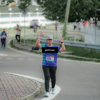 Runner Photo 8332314