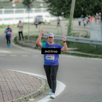 Runner Photo 8332344