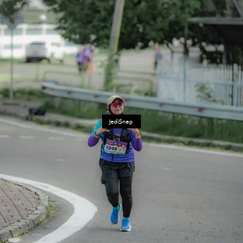 Runner Photo 8332364
