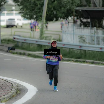 Runner Photo 8332371