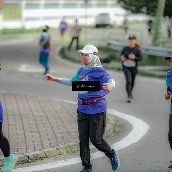 Runner Photo 8332384