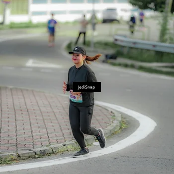 Runner Photo 8332424