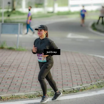 Runner Photo 8332442