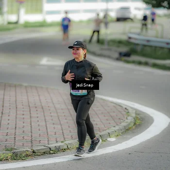 Runner Photo 8332451