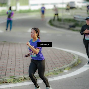 Runner Photo 8332453