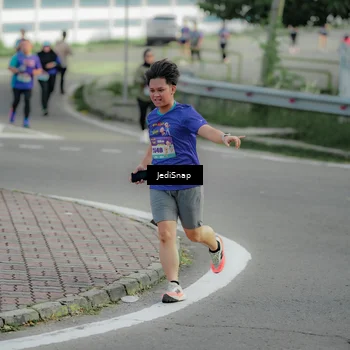 Runner Photo 8332471