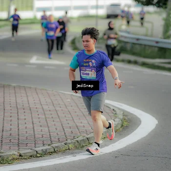 Runner Photo 8332494