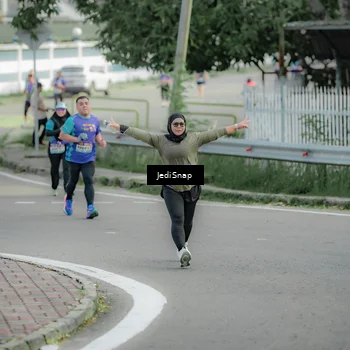 Runner Photo 8332495