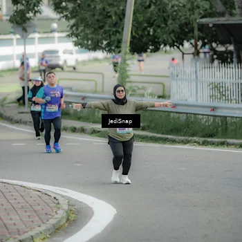 Runner Photo 8332497