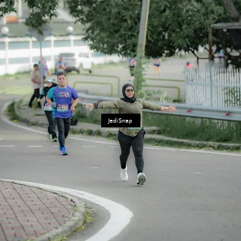 Runner Photo 8332500