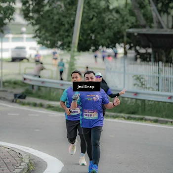 Runner Photo 8332571