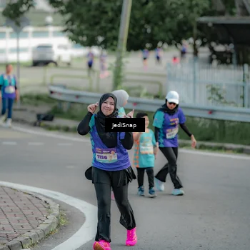 Runner Photo 8332823