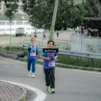 Runner Photo 8332858
