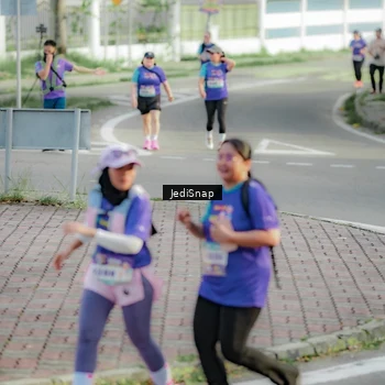 Runner Photo 8333002