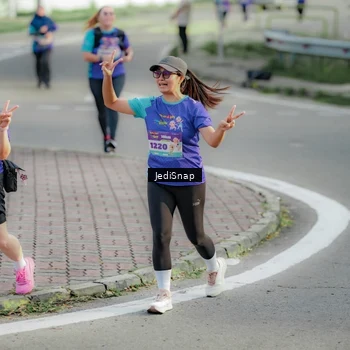 Runner Photo 8333023