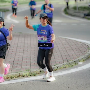 Runner Photo 8333030