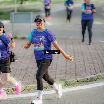 Runner Photo 8333039