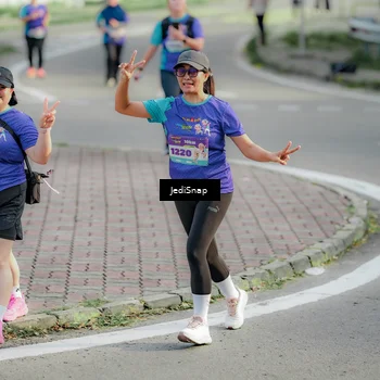 Runner Photo 8333054