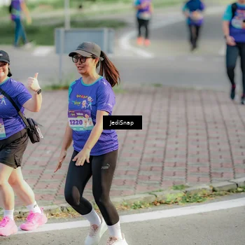 Runner Photo 8333063