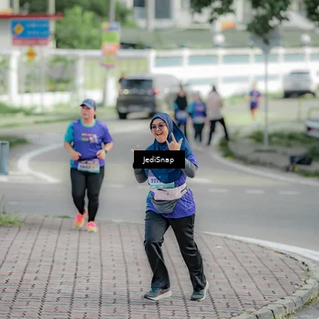 Runner Photo 8333100