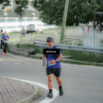 Runner Photo 8333285