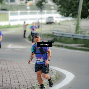 Runner Photo 8333302
