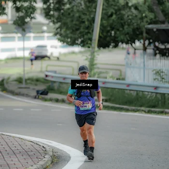 Runner Photo 8333304