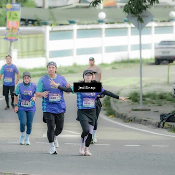 Runner Photo 8333678