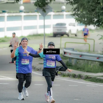 Runner Photo 8333700