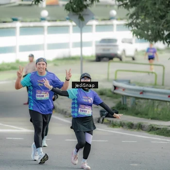 Runner Photo 8333702