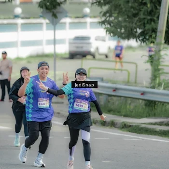 Runner Photo 8333704