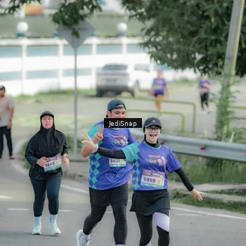 Runner Photo 8333708