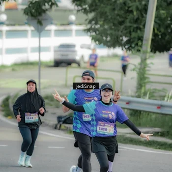 Runner Photo 8333727