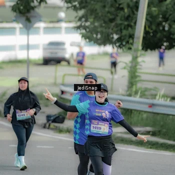 Runner Photo 8333728
